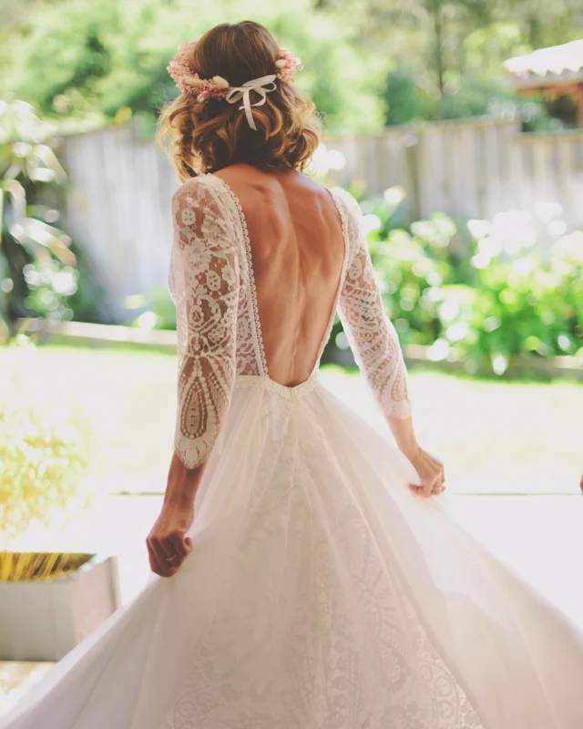 Coup de ❤️
Crédit photos @ellyn.aphotography 
#robedemariee #weddingdresses
#mariage #instamariage #bride #robes #dresses #bohemechic #boheme #bohowedding  #bohobride #bridal #bridetobe #wedding #instawed #boutique #couture #Paris #elsagary